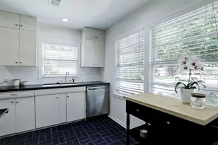 4125 Woodfox St, Houston, TX 77025 - Photo 10