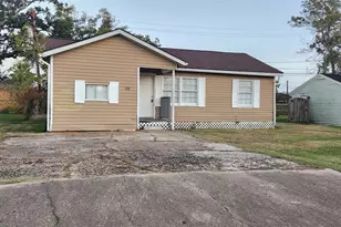 128 Huisache St, Lake Jackson, TX 77566 - Photo 4