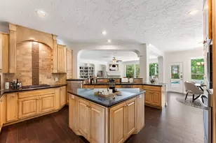 13276 Brookfield Ln, Conroe, TX 77302 - Photo 10