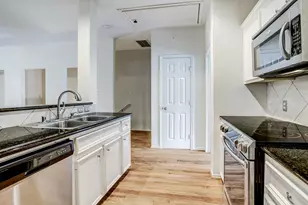 818 W Heights Hollow Ln, Houston, TX 77007 - Photo 10