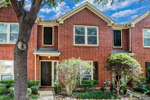 818 W Heights Hollow Ln, Houston, TX 77007 - Photo 1