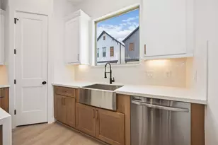 1921 Johanna Dr, Houston, TX 77055 - Photo 10