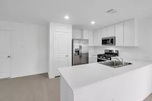 401 Monarch Trl, Huntsville, TX 77340 - Photo 8