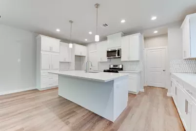 6615 Ezzard Charles Lane, Houston, TX 77091 - Photo 4