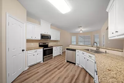 18451 Hills Lake Ct, Montgomery, TX 77316 - Photo 10