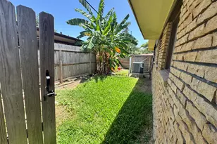 910 San Jacinto Ave, Texas City, TX 77590 - Photo 6