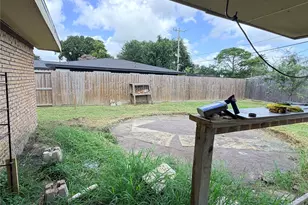 910 San Jacinto Ave, Texas City, TX 77590 - Photo 26