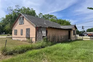2113 Cypress Ave, Bay City, TX 77414 - Photo 4