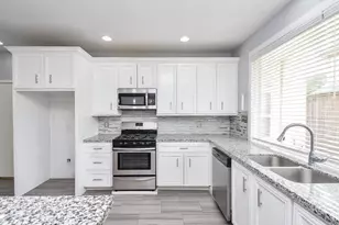 11747 Riverview Dr, Houston, TX 77077 - Photo 22