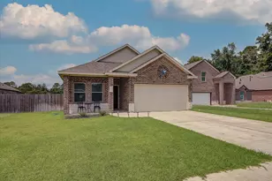 320 Carlos Leal Dr, Dayton, TX 77535 - Photo 2