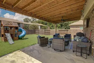 320 Carlos Leal Dr, Dayton, TX 77535 - Photo 32