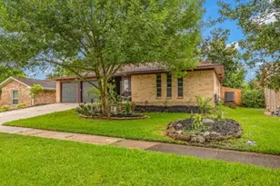 1728 Dolphin Dr, Seabrook, TX 77586 - Photo 2