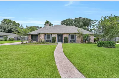 705 Quaker Drive, Friendswood, TX 77546 - Photo 1