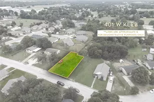 401 W Kleb St, Caldwell, TX 77836 - Photo 1