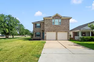 101 Cacao St, Lake Jackson, TX 77566 - Photo 2