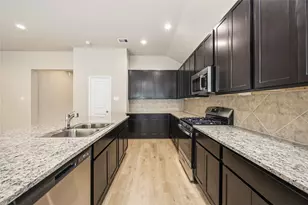 3915 Sugardale St, Baytown, TX 77521 - Photo 10