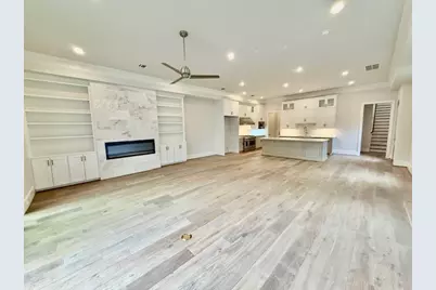 10 S Briar Hollow Lane #46, Houston, TX 77027 - Photo 4