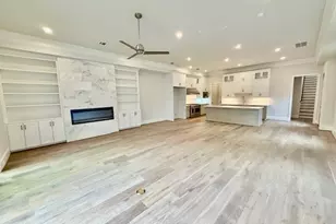 10 S Briar Hollow Ln, Houston, TX 77027 - Photo 4