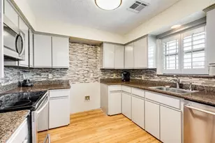 411 Sailfish Ave, Freeport, TX 77541 - Photo 10