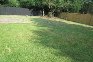 500 Harold Ln, Baytown, TX 77521 - Photo 32