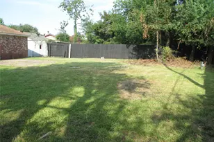 500 Harold Ln, Baytown, TX 77521 - Photo 20
