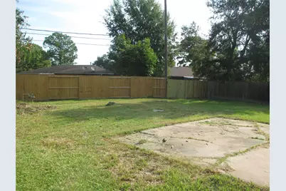 500 Harold Lane, Baytown, TX 77521 - Photo 14