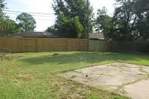 500 Harold Ln, Baytown, TX 77521 - Photo 22