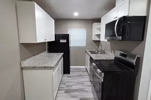 619 13th St, Galveston, TX 77550 - Photo 2