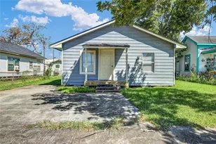 722 W Broad St, Freeport, TX 77541 - Photo 1