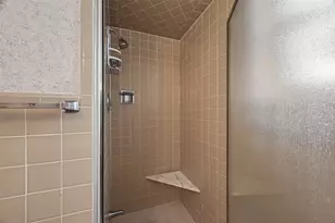 8410 Twin Hills Dr, Houston, TX 77071 - Photo 36