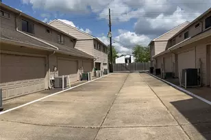13798 Hollowgreen Dr, Houston, TX 77082 - Photo 28