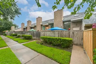 13798 Hollowgreen Dr, Houston, TX 77082 - Photo 22