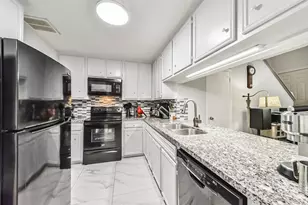 13798 Hollowgreen Dr, Houston, TX 77082 - Photo 10