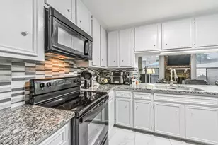 13798 Hollowgreen Dr, Houston, TX 77082 - Photo 12