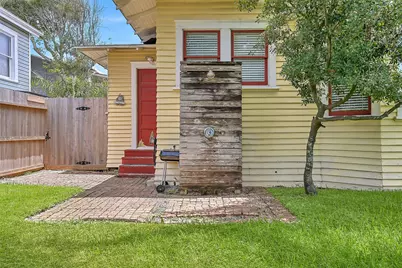 3228 Avenue R 1/2, Galveston, TX 77550 - Photo 32