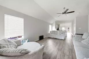 310 Hbr Bnd Ct, Willis, TX 77378 - Photo 4