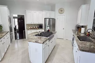 2802 Harvest Hill Dr, Friendswood, TX 77546 - Photo 4