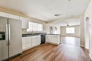 711 8th Ave N, Texas City, TX 77590 - Photo 8