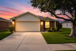 110 Rodeo Dr, Manvel, TX 77578 - Photo 2