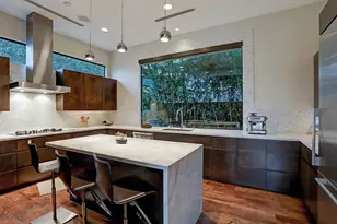 721 E Creekside Ln, Houston, TX 77024 - Photo 10