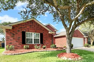 1307 Surecrop Ln, Pasadena, TX 77504 - Photo 2