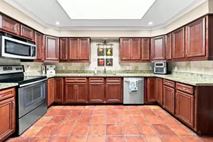 419 E Fair Harbor Ln, Houston, TX 77079 - Photo 14