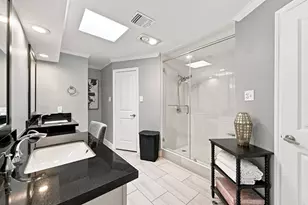419 E Fair Harbor Ln, Houston, TX 77079 - Photo 24