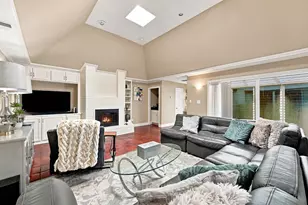419 E Fair Harbor Ln, Houston, TX 77079 - Photo 12