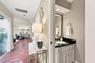 419 E Fair Harbor Ln, Houston, TX 77079 - Photo 10