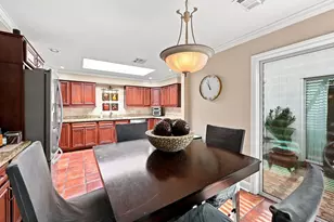 419 E Fair Harbor Ln, Houston, TX 77079 - Photo 8