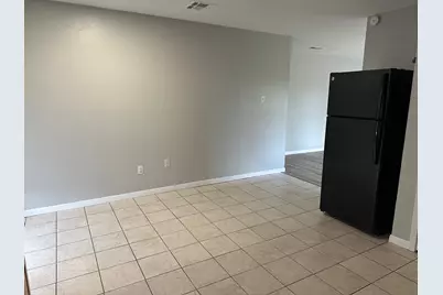 221 Austin Street, Angleton, TX 77515 - Photo 4