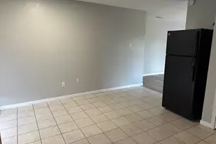 221 Austin St, Angleton, TX 77515 - Photo 4