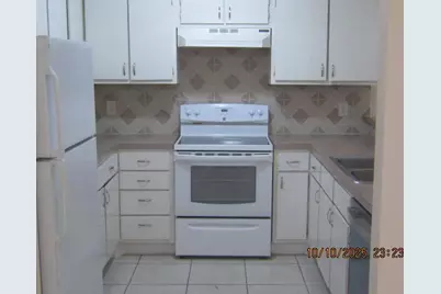7064 Greenway Chase Street, Houston, TX 77072 - Photo 8