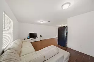 7511 Arnim St, Houston, TX 77087 - Photo 2